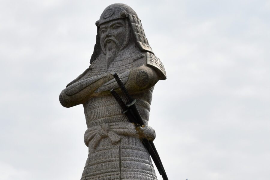 Murakami Kaizoku Statue